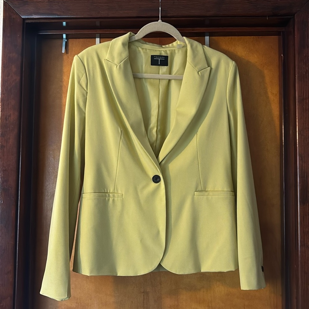 Tahari Women’s Blazer - Size 12 - Light Yellow w/ Black Buttons